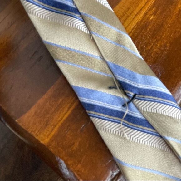 Michael Kors Diagonal Striped Necktie Blue Cream and Gold - Picture 5 of 10